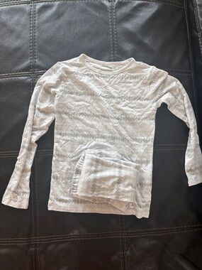 32 Degrees Light Gray Long Sleeve Tee with Subtle Pattern